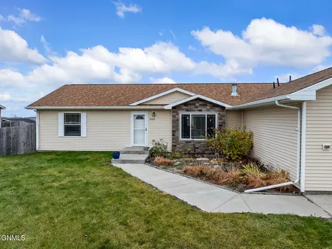 Exterior - 2305 29th St W, Williston, ND 58801 photo 2 of 5