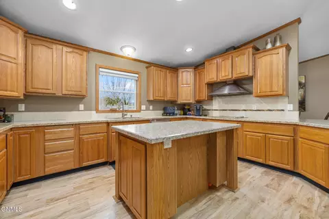 Kitchen - 2305 29th St W, Williston, ND 58801 photo 2 of 3