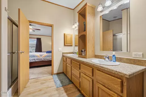 Bath - 2305 29th St W, Williston, ND 58801 photo 2 of 3