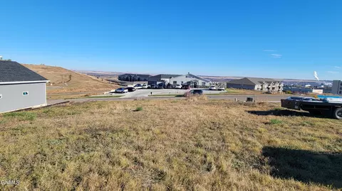 2909 Jude Ln NW, Mandan, ND 58554 photo 2
