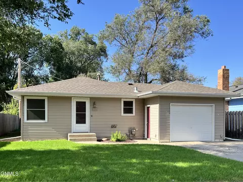 314 S Anderson St, Bismarck, ND 58504