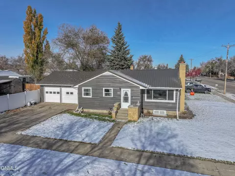 Exterior - 904 5th St W, Williston, ND 58801 photo 1 of 1