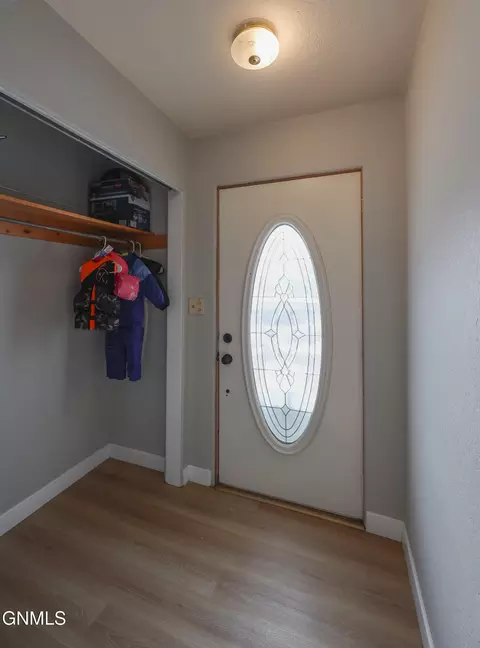 Entry Way - 904 5th St W, Williston, ND 58801 photo 1 of 2