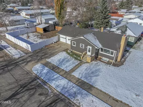 904 5th St W, Williston, ND 58801