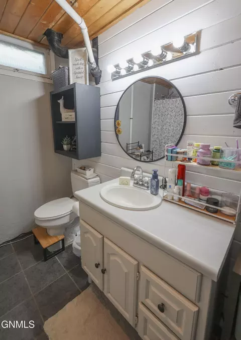 Bath - 904 5th St W, Williston, ND 58801 photo 4 of 5