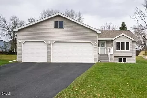 1314 7th Ave SW, Jamestown, ND 58401