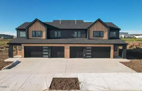 4218 Kites Ln, Bismarck, ND 58503