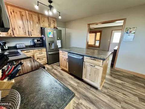 1533 53rd St W, Williston, ND 58801 photo 21
