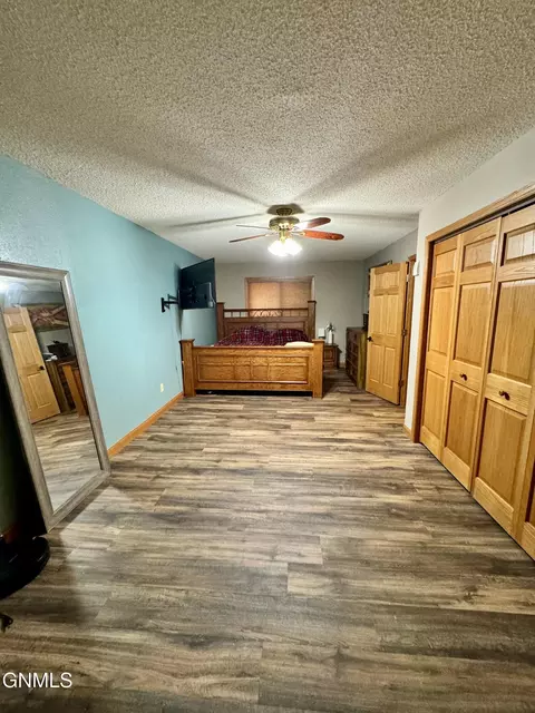 1533 53rd St W, Williston, ND 58801 photo 29