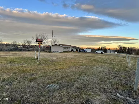 1533 53rd St W, Williston, ND 58801 photo 5
