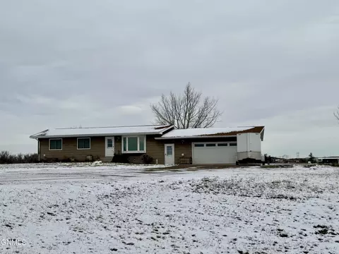 1533 53rd St W, Williston, ND 58801 photo 2