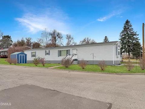 1915 Sioux St, Williston, ND 58801