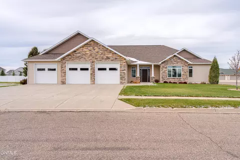 4103 Bayport Pl SE, Mandan, ND 58554