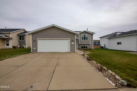 4624 37th Ave NW, Mandan, ND 58554