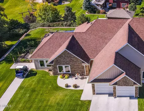 815 7th Ave NW, Valley City, ND 58072