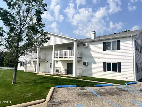 2108 E Dakota Pkwy, Williston, ND 58801