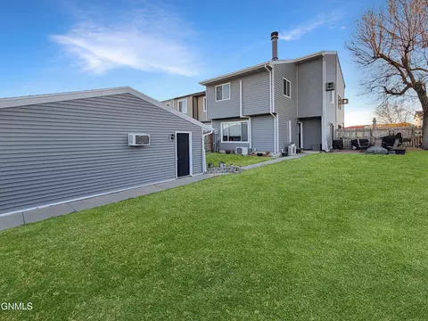2615 18th Ct W, Williston, ND 58801
