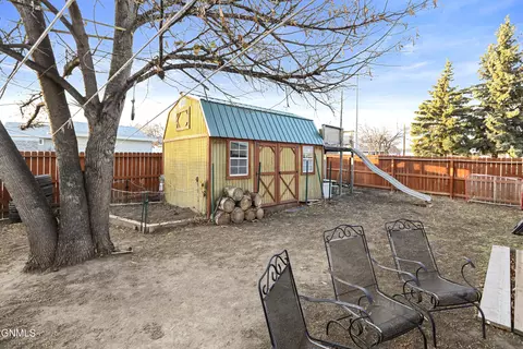 Exterior - 901 6th St W, Williston, ND 58801 photo 2 of 4