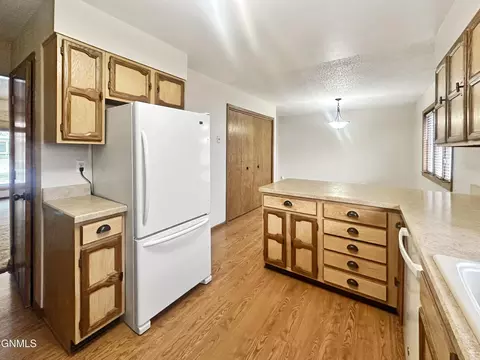 Kitchen - 901 6th St W, Williston, ND 58801 photo 2 of 4