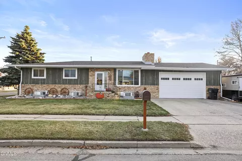 Exterior - 901 6th St W, Williston, ND 58801 photo 1 of 4