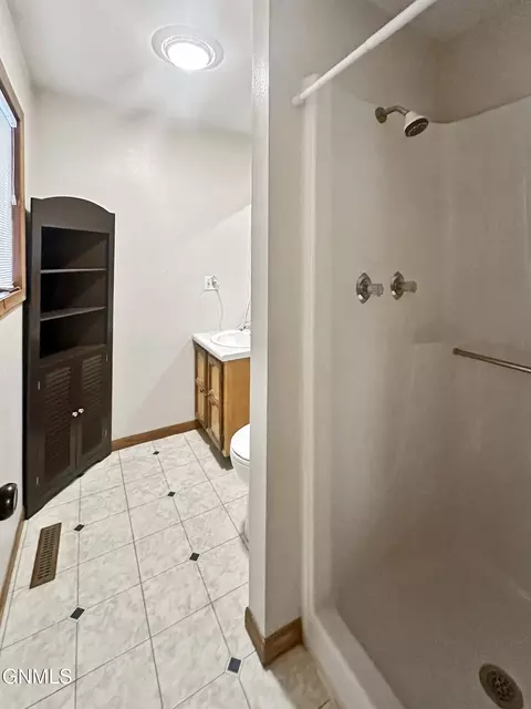 Bath - 901 6th St W, Williston, ND 58801 photo 1 of 1