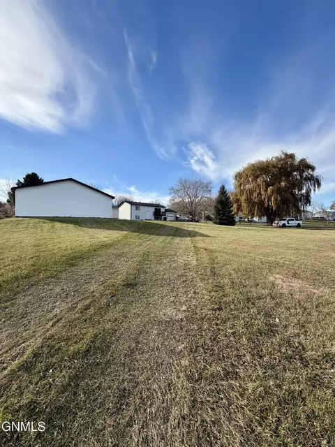 2120 Coulee Dr N, Mandan, ND 58554 photo 28