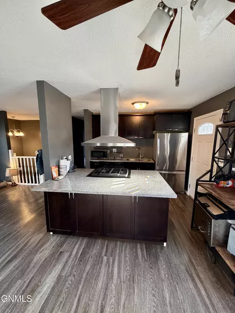 2120 Coulee Dr N, Mandan, ND 58554 photo 9