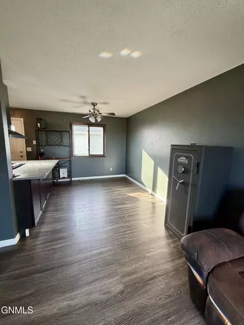 2120 Coulee Dr N, Mandan, ND 58554 photo 6