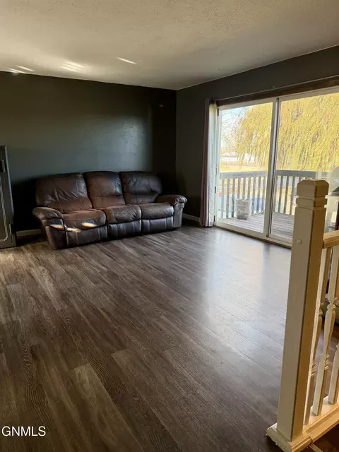 2120 Coulee Dr N, Mandan, ND 58554 photo 5