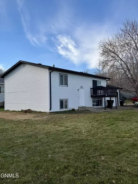 2120 Coulee Dr N, Mandan, ND 58554 photo 25