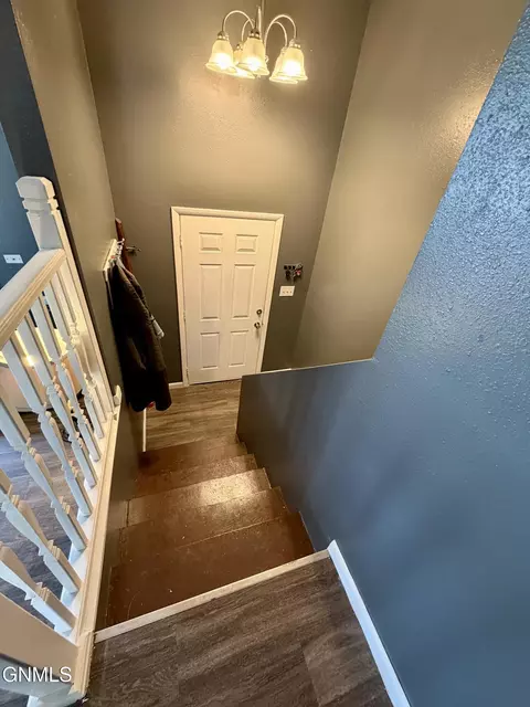 2120 Coulee Dr N, Mandan, ND 58554 photo 2