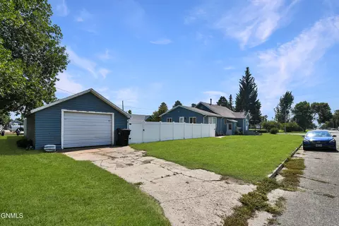 Exterior - 802 8th Ave W, Williston, ND 58801 photo 1 of 3