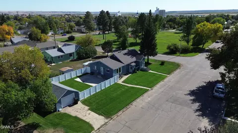 View/Area - 802 8th Ave W, Williston, ND 58801 photo 2 of 2