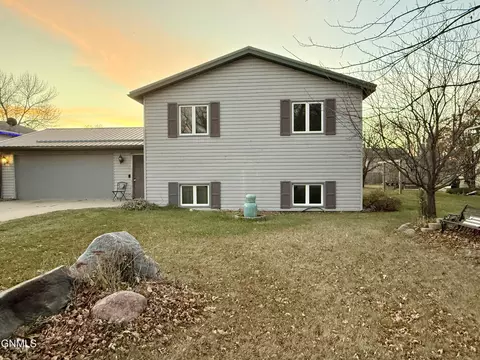 115 15th St N, Oakes, ND 58474
