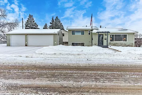 1800 Linda Dr, Mandan, ND 58554