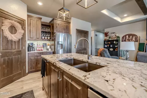 Kitchen - 602 Cobblestone Loop SW, Mandan, ND 58554 photo 6 of 11