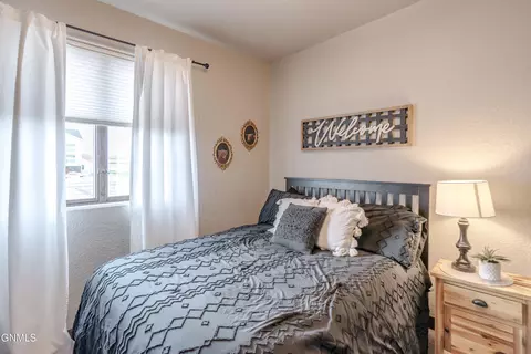 Bedroom - 602 Cobblestone Loop SW, Mandan, ND 58554 photo 4 of 11