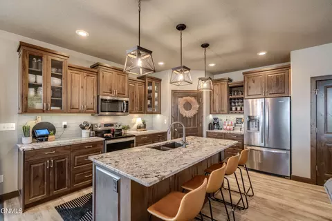 Kitchen - 602 Cobblestone Loop SW, Mandan, ND 58554 photo 3 of 11