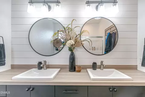 Bath - 602 Cobblestone Loop SW, Mandan, ND 58554 photo 6 of 6