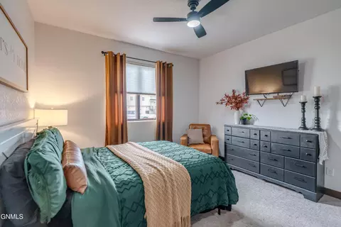 Bedroom - 602 Cobblestone Loop SW, Mandan, ND 58554 photo 6 of 11