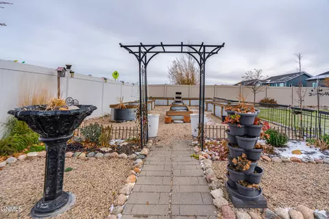 Exterior - 602 Cobblestone Loop SW, Mandan, ND 58554 photo 21 of 29