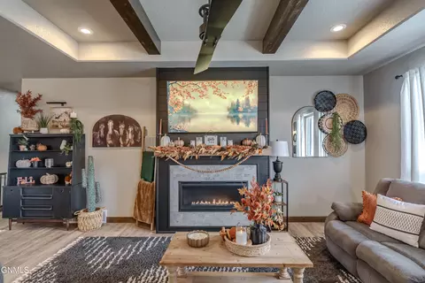 Living - 602 Cobblestone Loop SW, Mandan, ND 58554 photo 1 of 6
