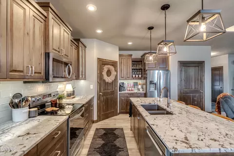 Kitchen - 602 Cobblestone Loop SW, Mandan, ND 58554 photo 4 of 11