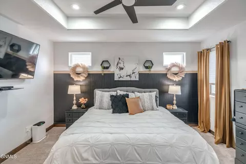 Bedroom - 602 Cobblestone Loop SW, Mandan, ND 58554 photo 9 of 11