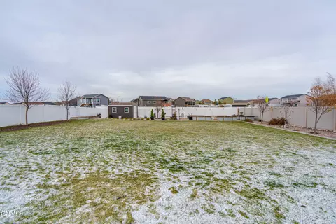 Exterior - 602 Cobblestone Loop SW, Mandan, ND 58554 photo 14 of 29