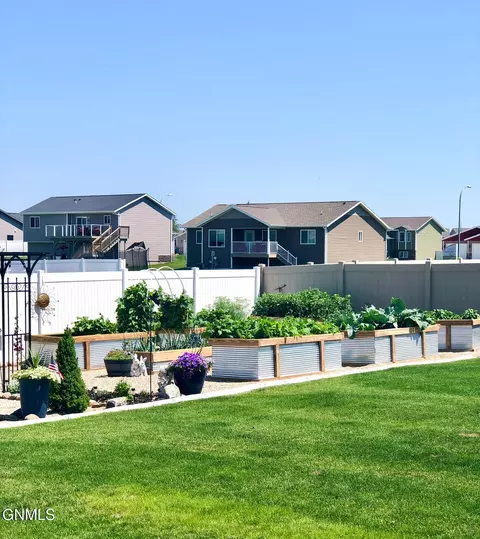 Exterior - 602 Cobblestone Loop SW, Mandan, ND 58554 photo 28 of 29