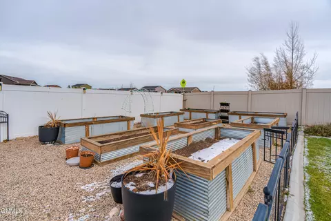 Exterior - 602 Cobblestone Loop SW, Mandan, ND 58554 photo 18 of 29