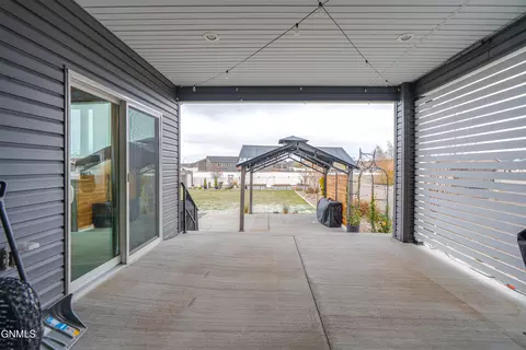 Exterior - 602 Cobblestone Loop SW, Mandan, ND 58554 photo 13 of 29