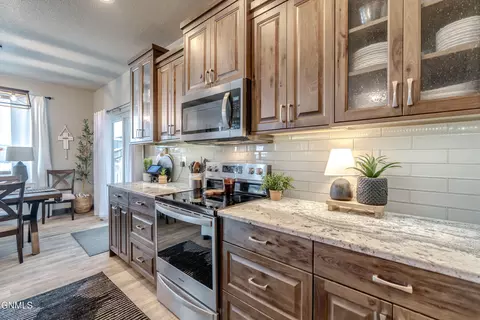 Kitchen - 602 Cobblestone Loop SW, Mandan, ND 58554 photo 10 of 11