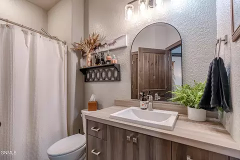 Bath - 602 Cobblestone Loop SW, Mandan, ND 58554 photo 1 of 6